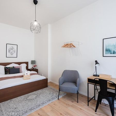 10 Min City Centre 5 People Apartment, Free Coffee Prága Kültér fotó